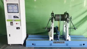 ماكينة موازنة ديناميكية بنظام محامل ثابتة (مع نظام نقل الحركة بالسير)، طراز YYQ-1000 (قطر القطعة: Ø1600mm، الوزن: 30-1000kg)