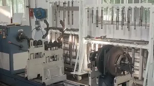 ماكينة موازنة بنظام محامل ثابتة (نظام وصلة عمود كردان + سير ناقل)، طراز YYWQ-500 (قطر القطعة: Ø1200mm، الوزن: 10-500kg)